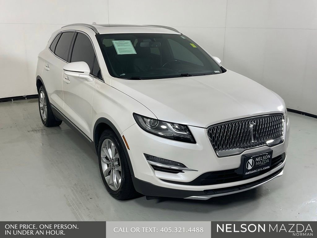 Used 2019 Lincoln MKC Select w/ Select Plus Package FWD image 3