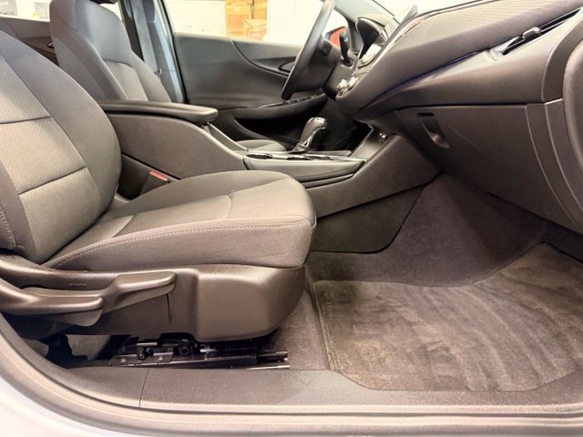 Used 2017 Chevrolet Malibu LT FWD image 27