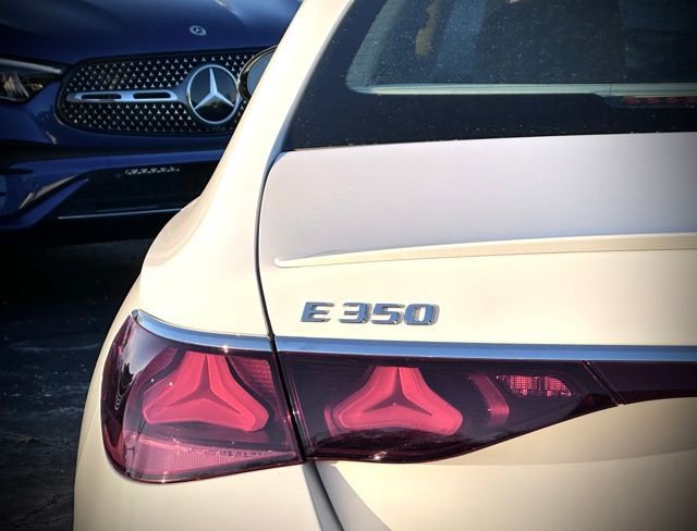 Used 2025 Mercedes-Benz E 350 4MATIC Sedan image 9