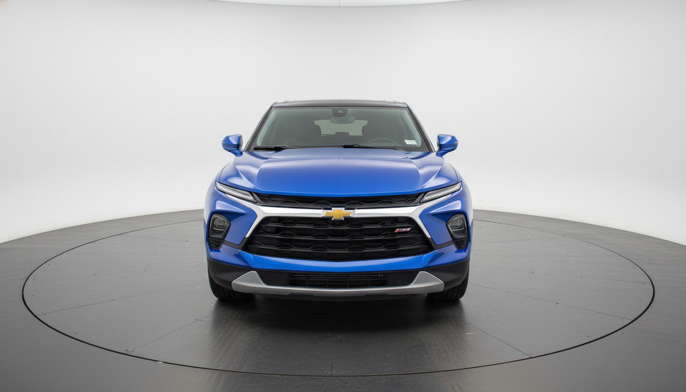 Used 2025 Chevrolet Blazer LT FWD image 2