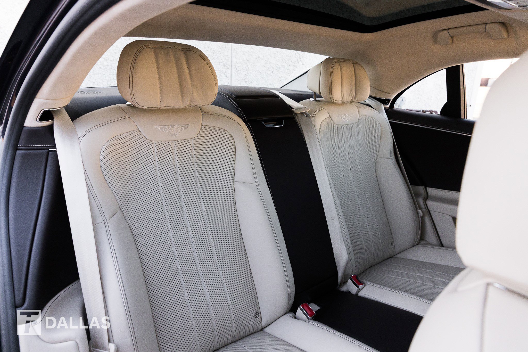 Used 2020 Bentley Flying Spur W12 image 36