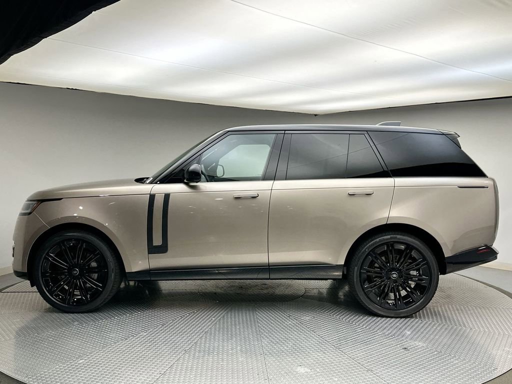 New 2025 Land Rover Range Rover SE image 2
