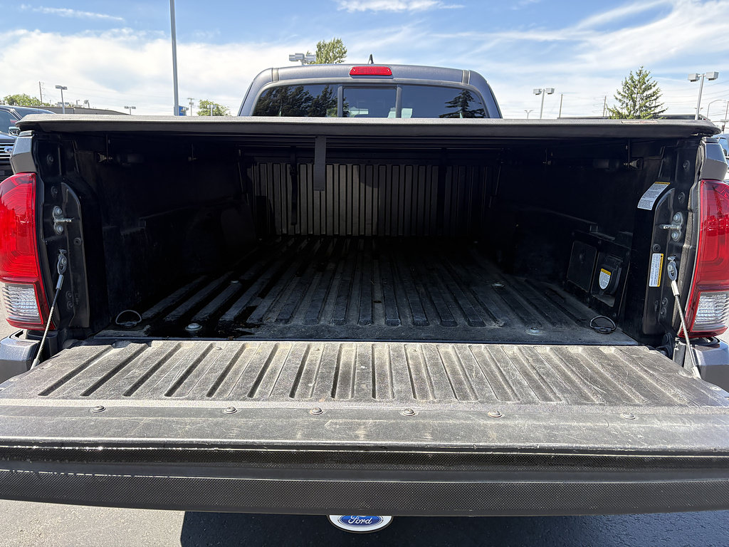 Used 2019 Toyota Tacoma TRD Sport AWD/4WD image 9