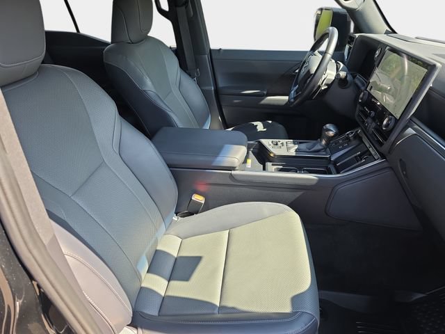 Used 2024 Lexus GX 550 w/ Accessory Package (2T) AWD/4WD image 12