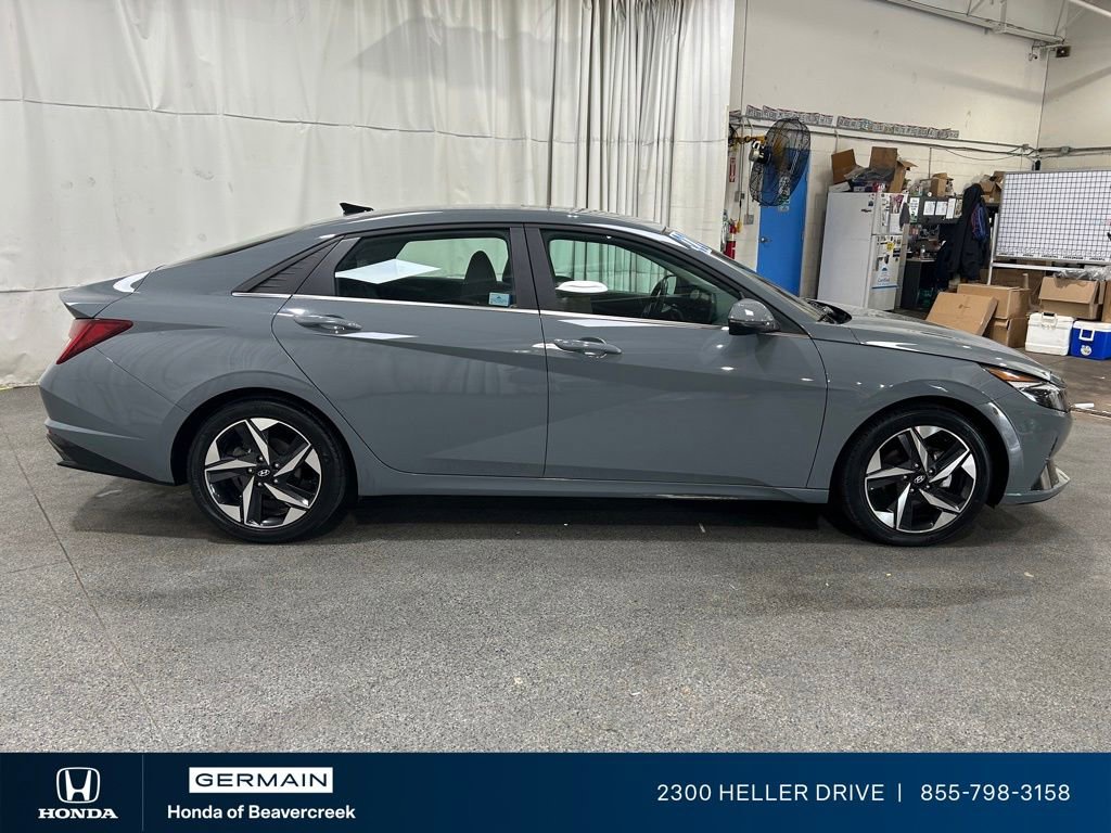 Used 2022 Hyundai Elantra Limited FWD image 9