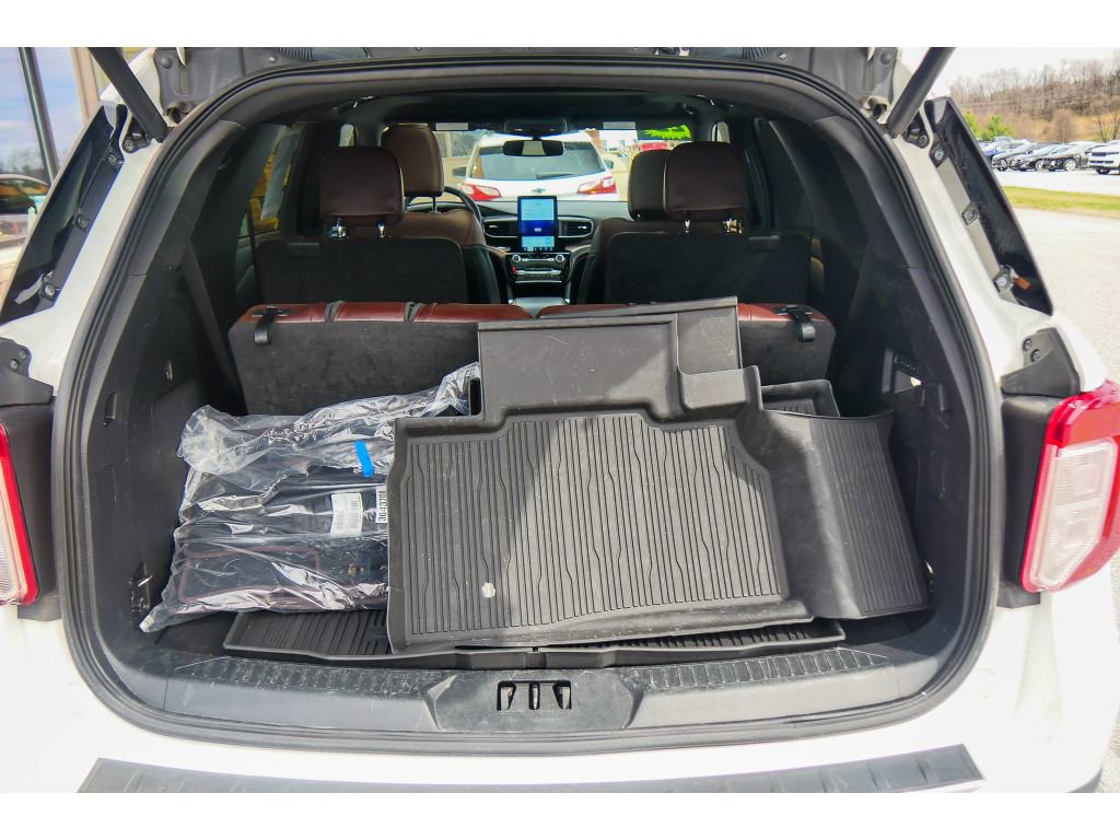 Used 2022 Ford Explorer Platinum w/ Technology Package AWD/4WD image 31