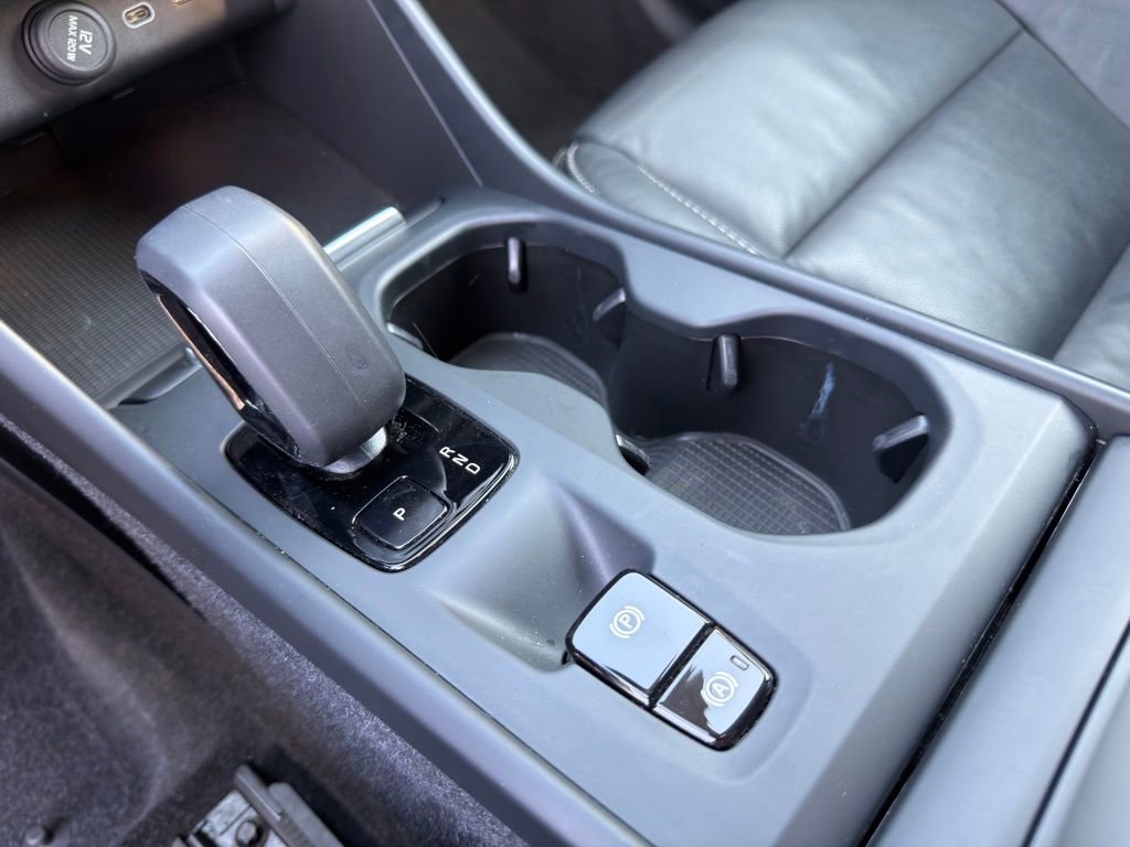 Used 2023 Volvo XC40 B5 Core w/ Convenience Package image 28