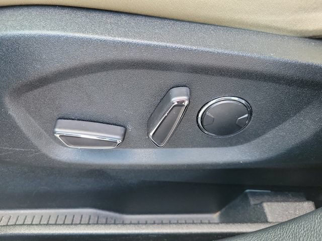 Used 2019 Ford Edge SEL AWD/4WD image 9