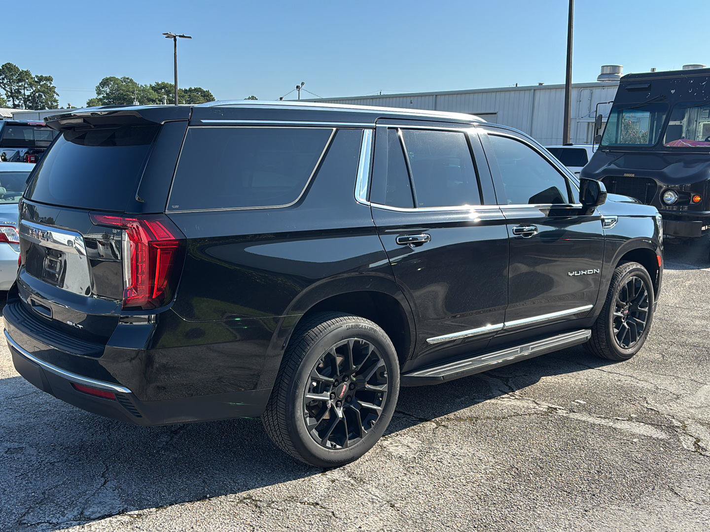 Used 2023 GMC Yukon SLT RWD image 7