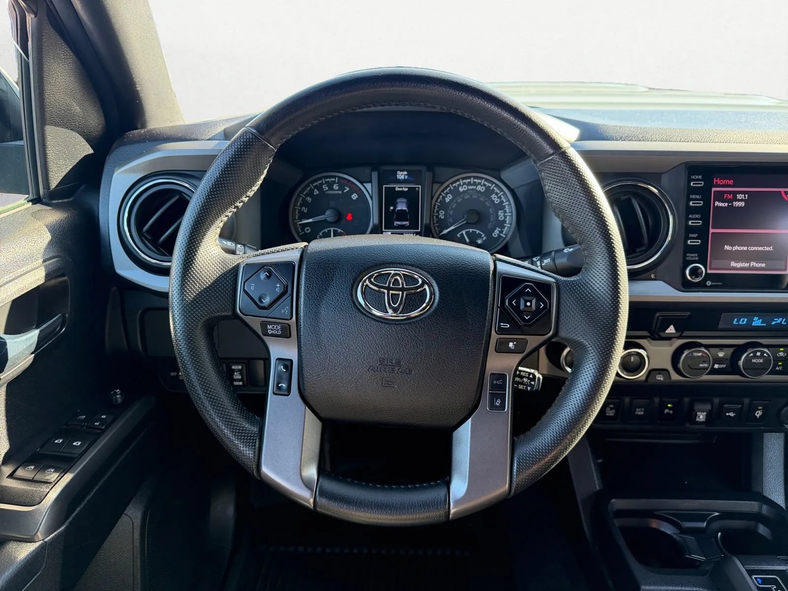 Used 2022 Toyota Tacoma TRD Sport w/ Technology Package AWD/4WD image 15