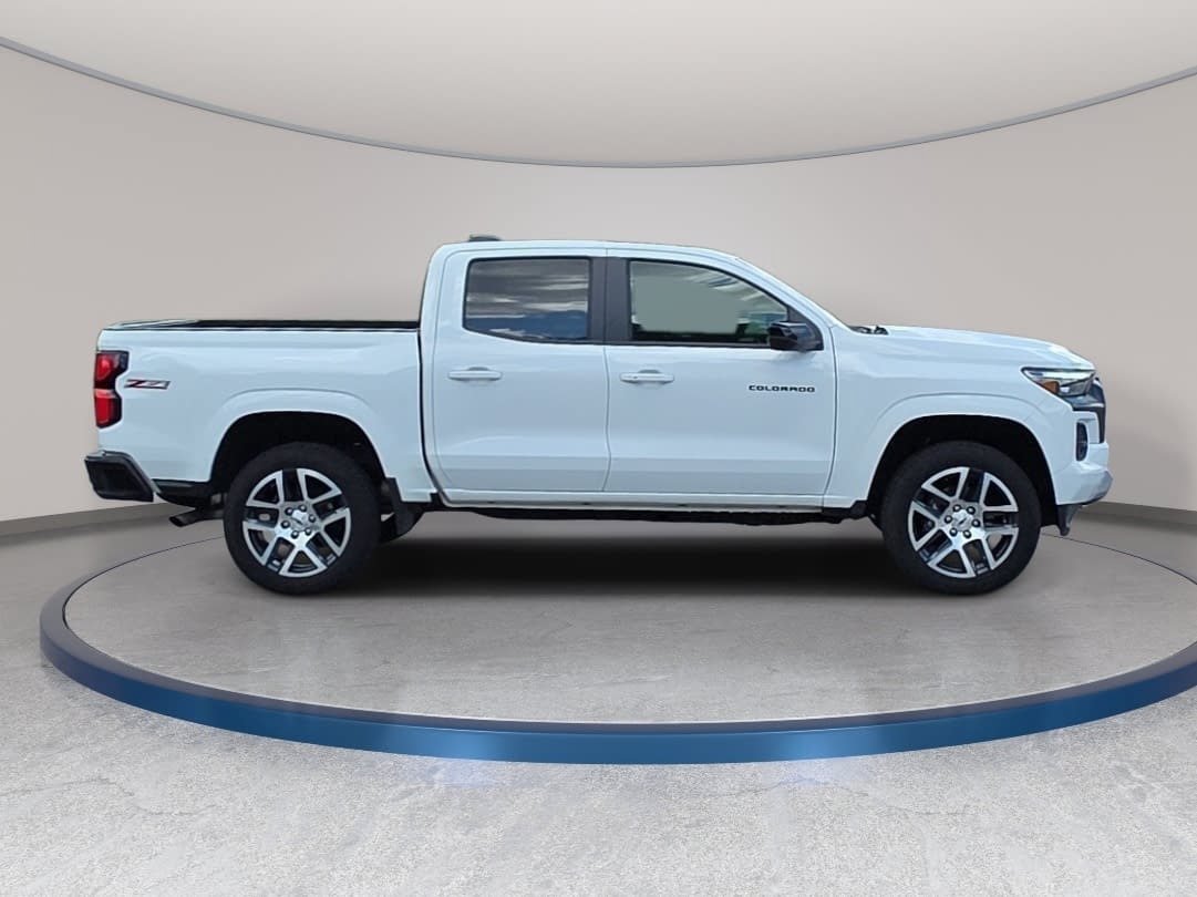 Used 2023 Chevrolet Colorado Z71 w/ Z71 Convenience Package 2 AWD/4WD image 4