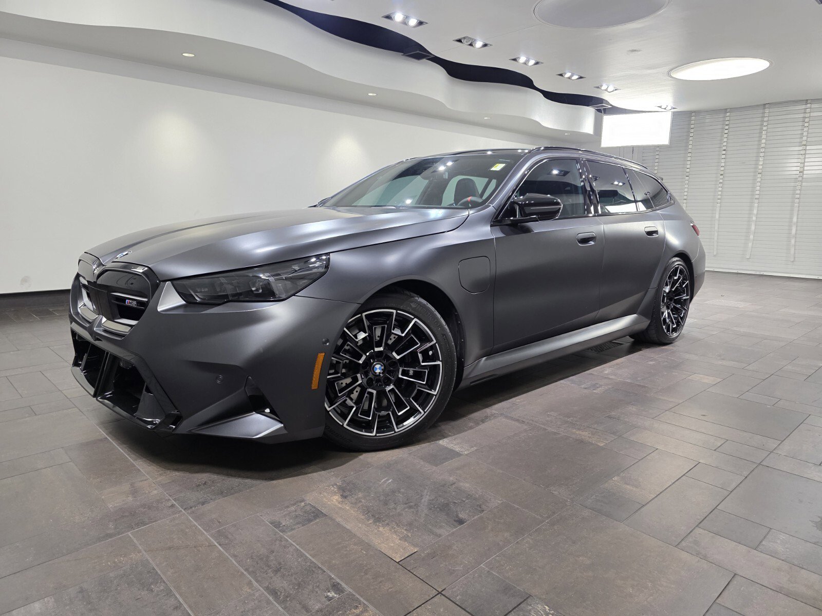 Used 2025 BMW M5 Touring image 1