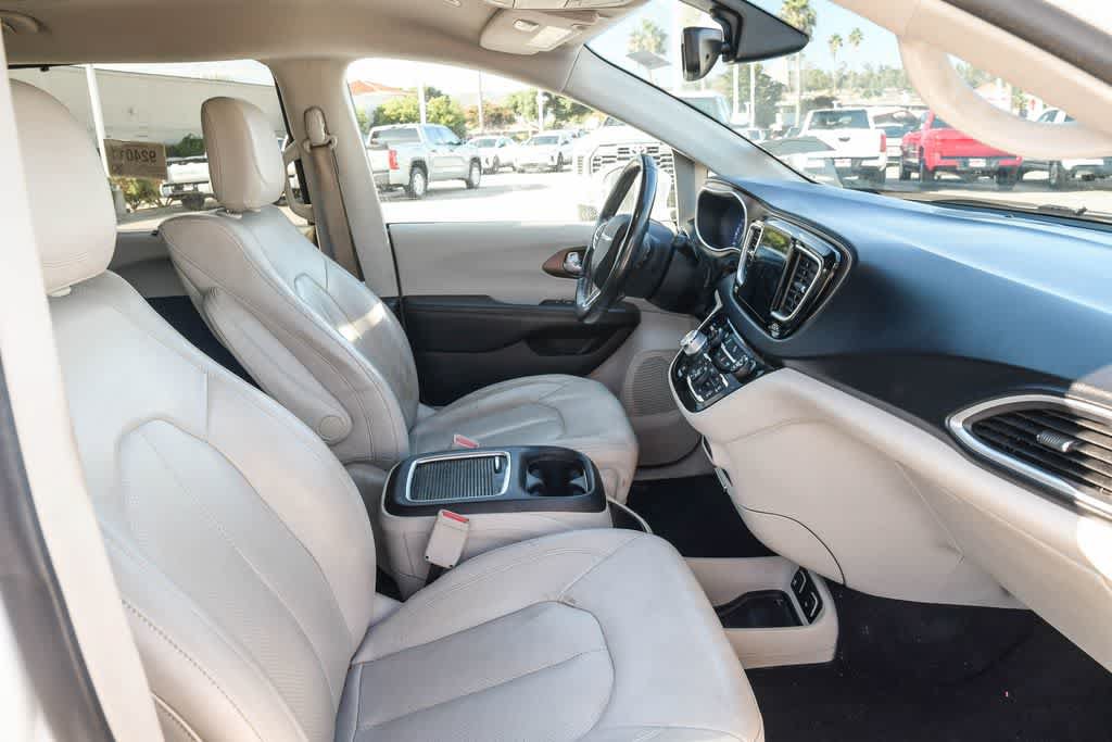 Used 2018 Chrysler Pacifica Touring-L Plus FWD image 15