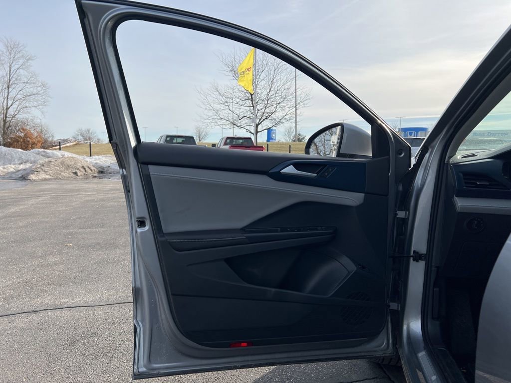 Used 2024 Volkswagen Taos SE image 8