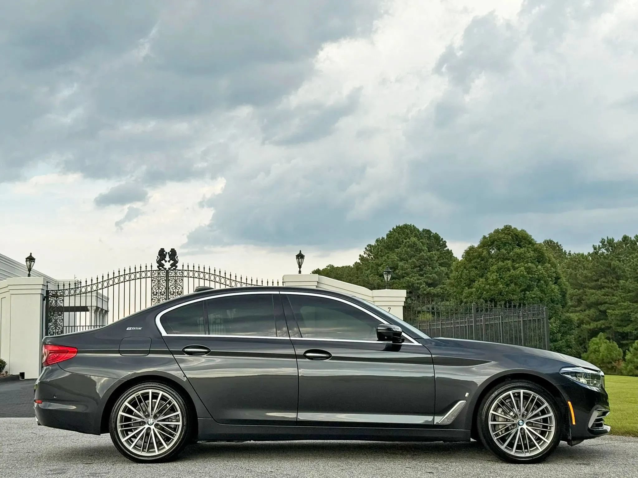 Used 2018 BMW 530e xDrive AWD/4WD image 7