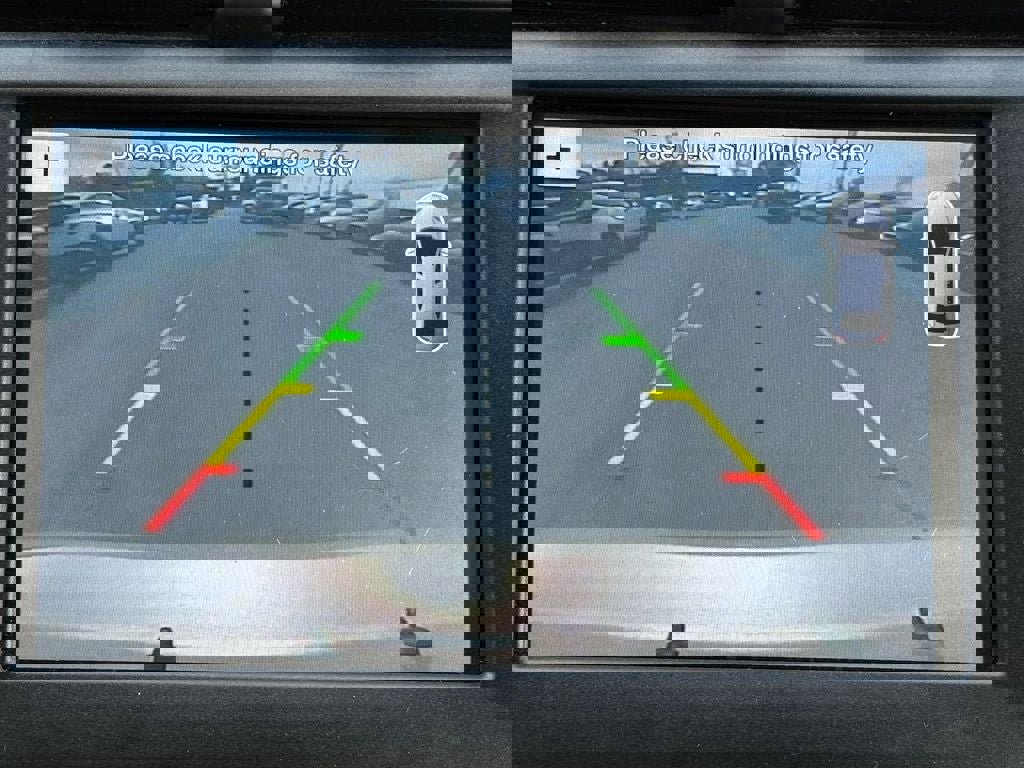 Used 2017 Ford Fusion SE w/ Fusion SE Technology Package image 28