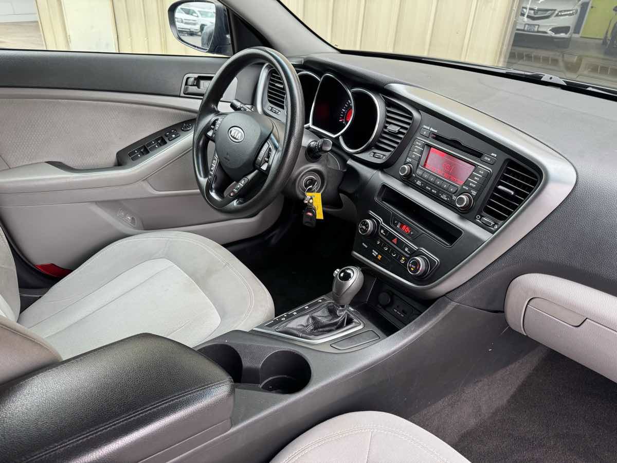 Used 2011 Kia Optima LX w/ Convenience Pkg image 14