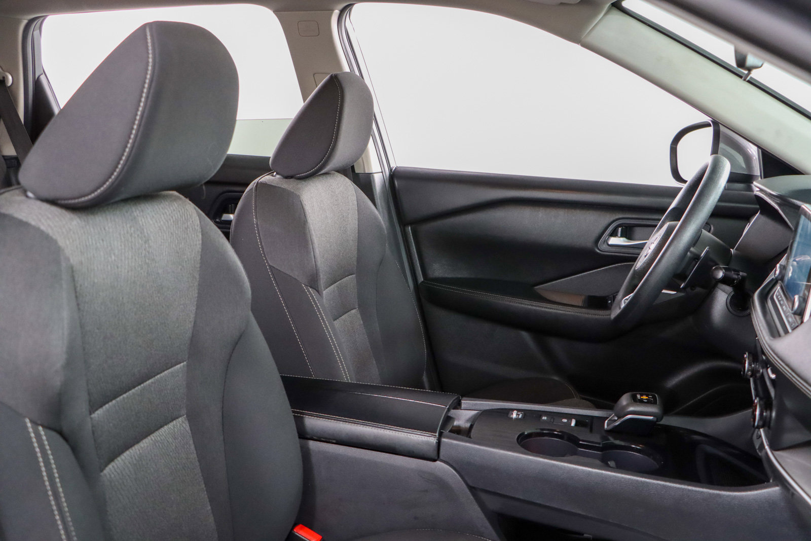 Used 2024 Nissan Rogue SV image 26