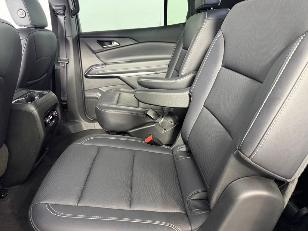Used 2025 Chevrolet Traverse LT FWD image 27
