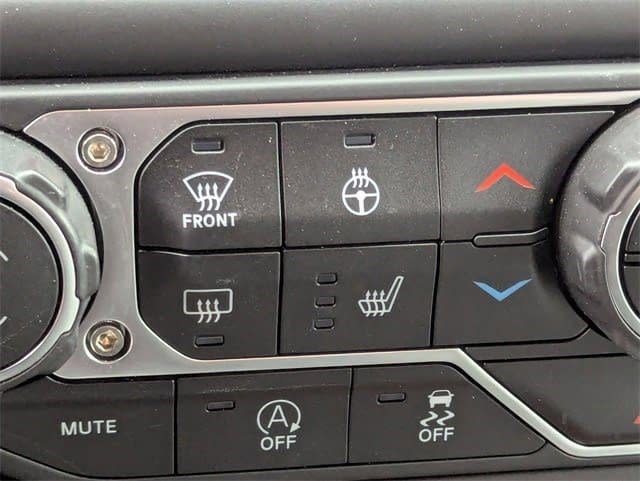 Used 2023 Jeep Gladiator Mojave w/ Cold Weather Group image 21