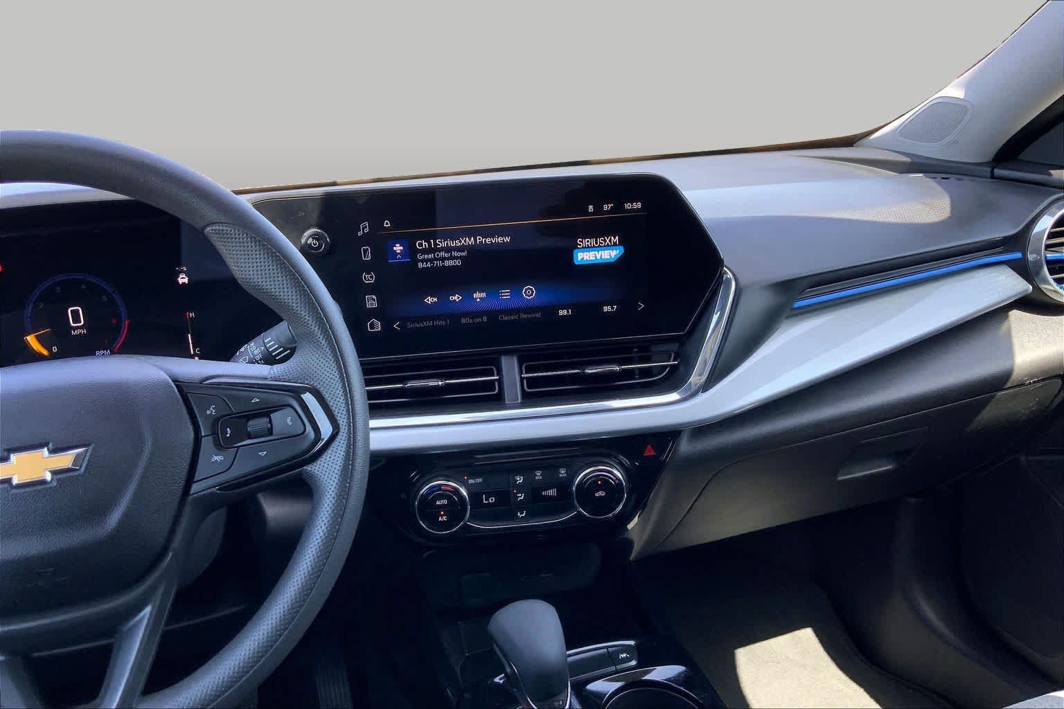 Used 2025 Chevrolet Trax LT FWD image 7