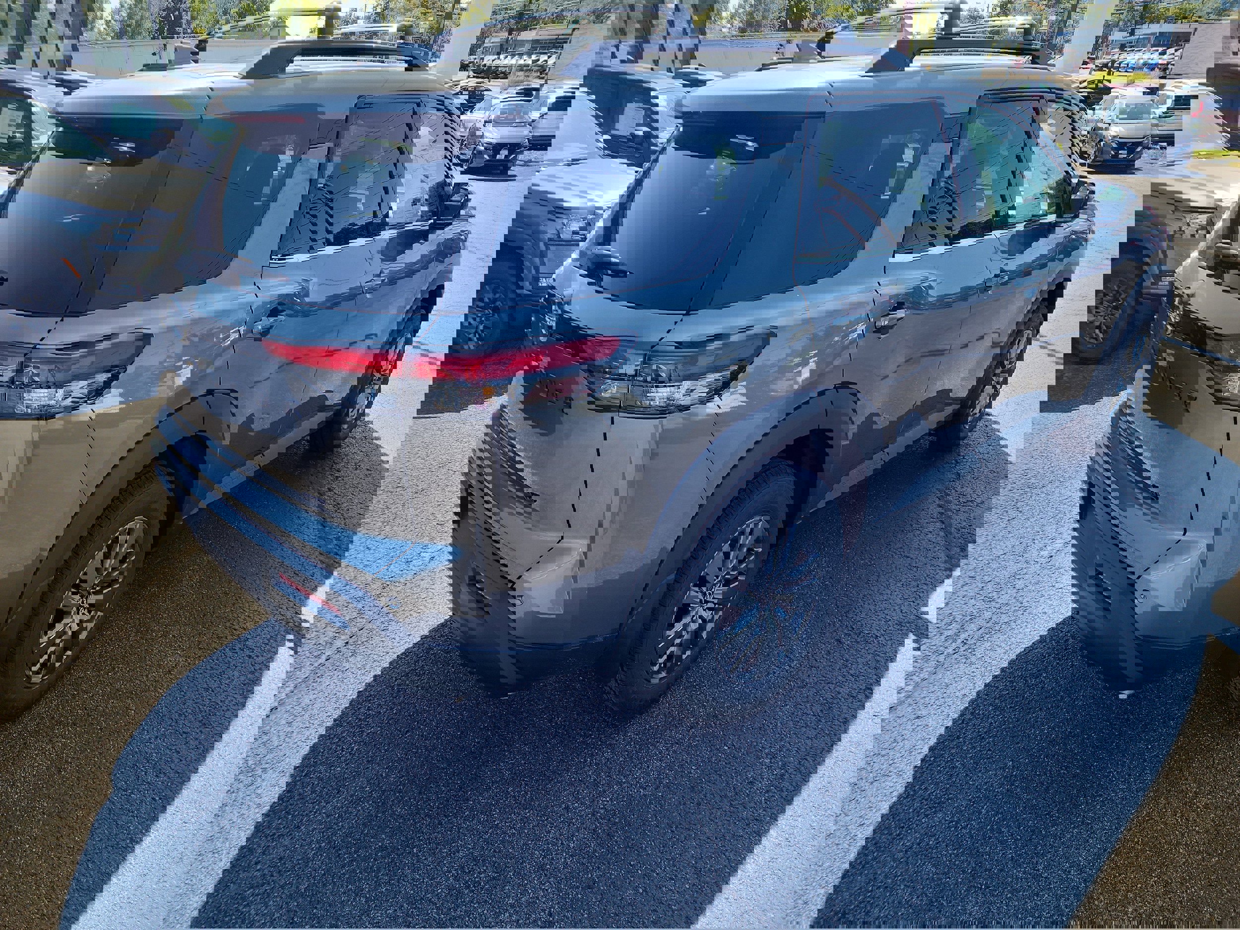 New 2025 Nissan Pathfinder SV w/ Black Appearance Package image 8