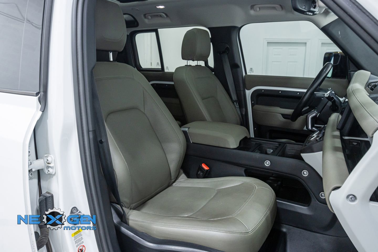 Used 2023 Land Rover Defender 110 S image 43