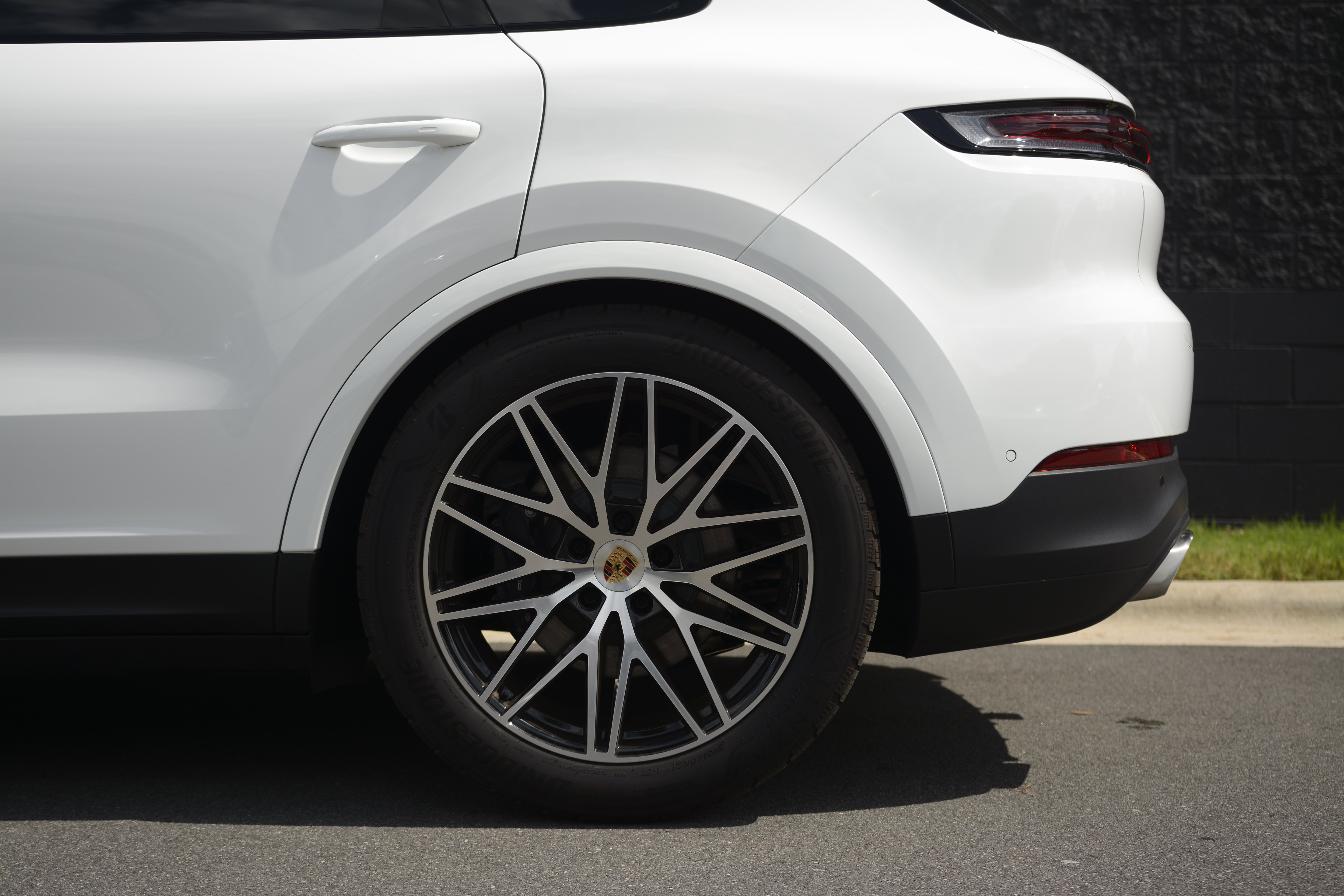 Certified 2025 Porsche Cayenne AWD/4WD image 42