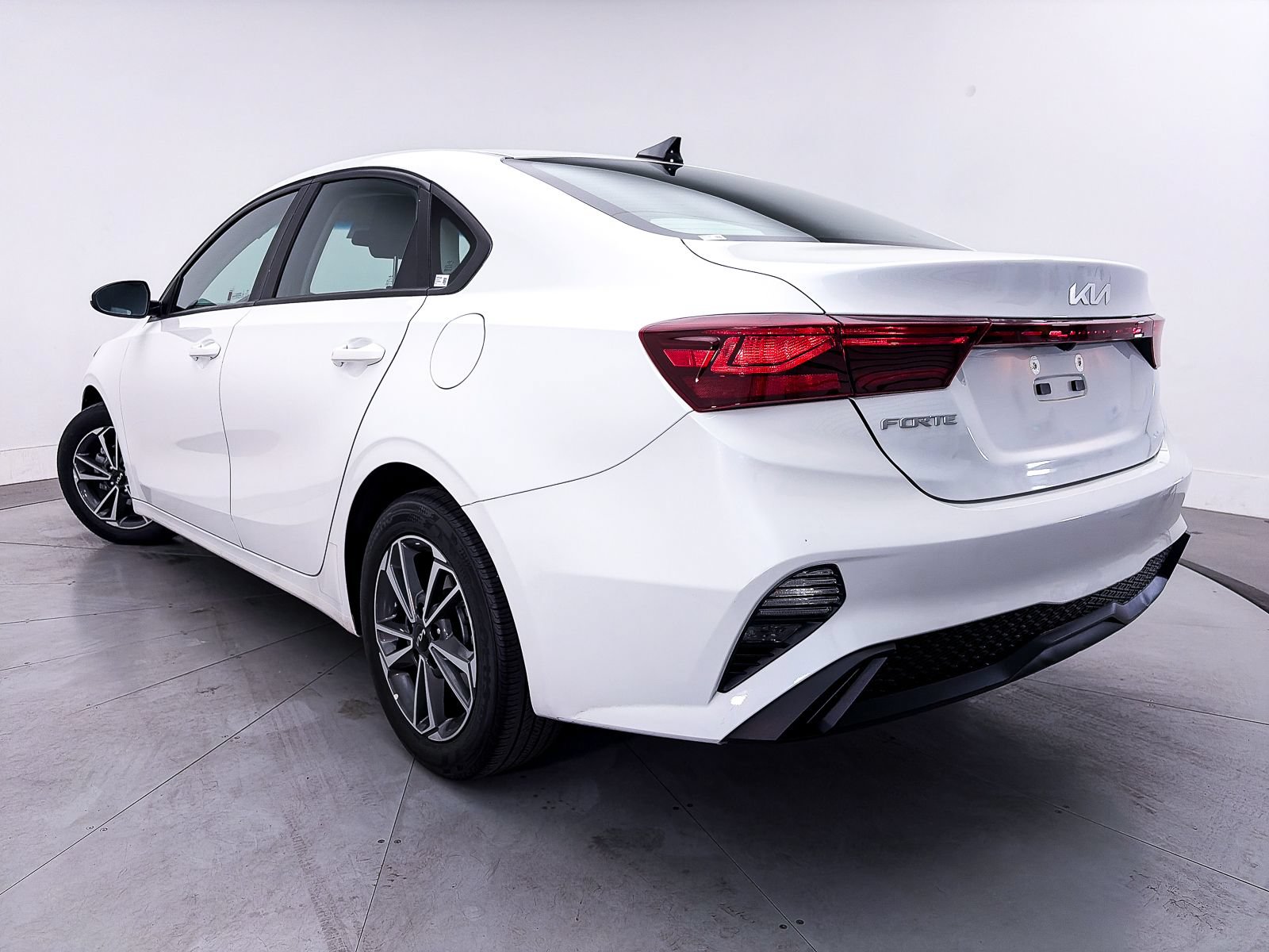 Certified 2023 Kia Forte LXS FWD image 2