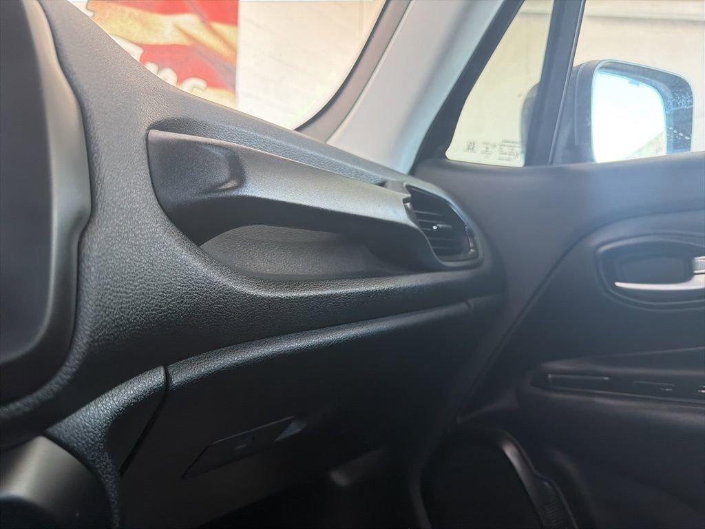 Used 2018 Jeep Renegade Altitude image 28