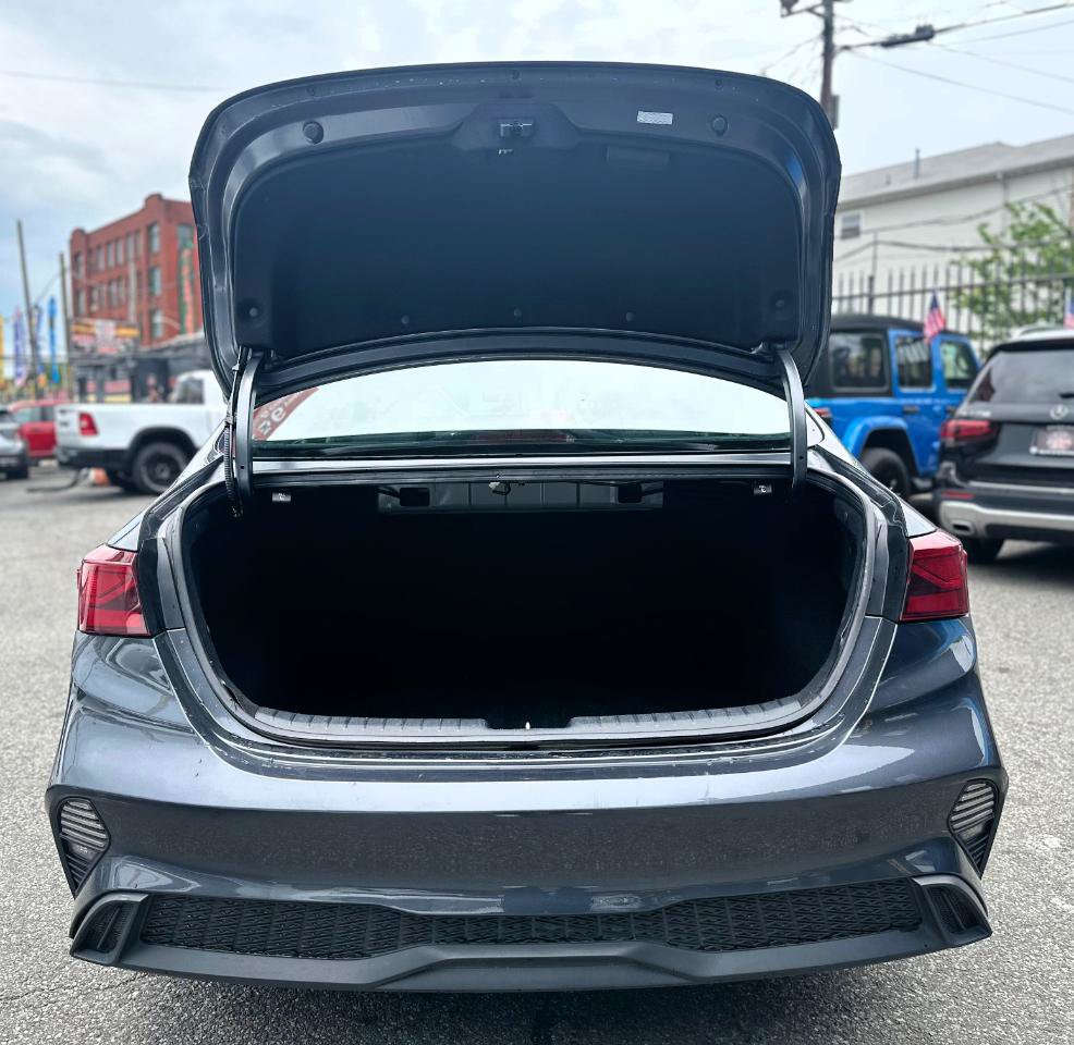Used 2024 Kia Forte LXS FWD image 6