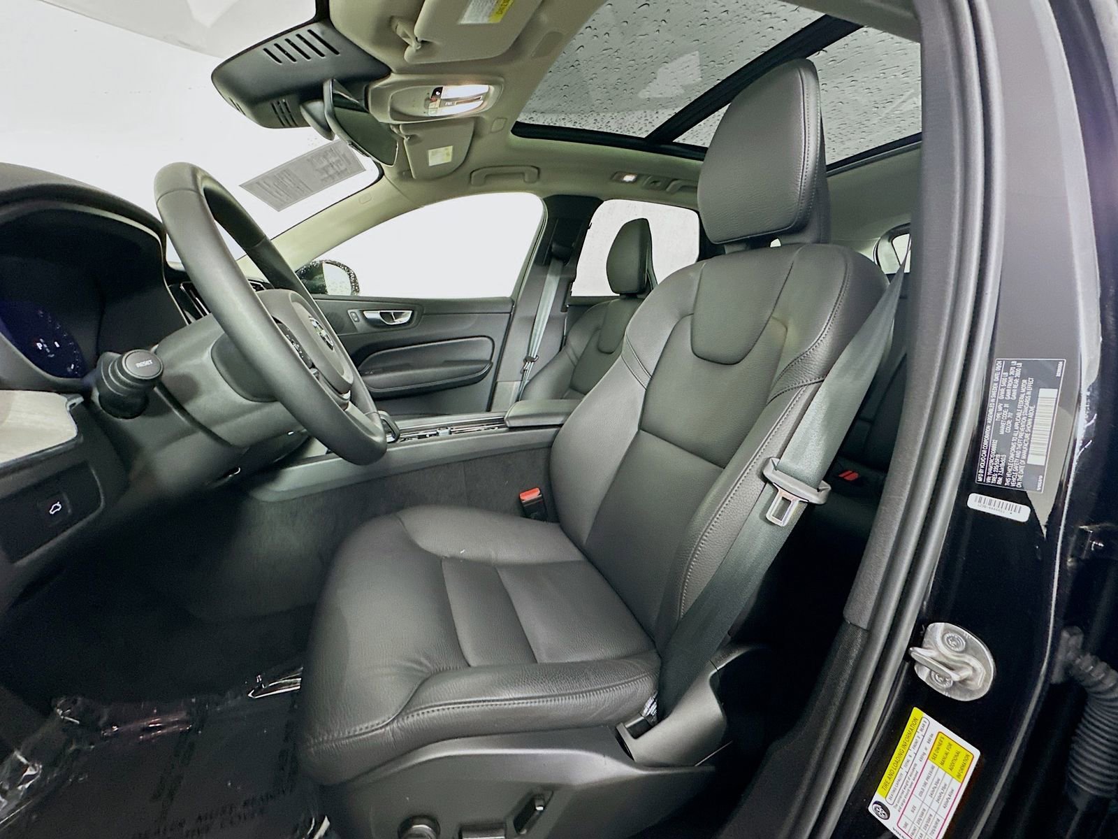 Used 2025 Volvo XC60 B5 Plus image 21