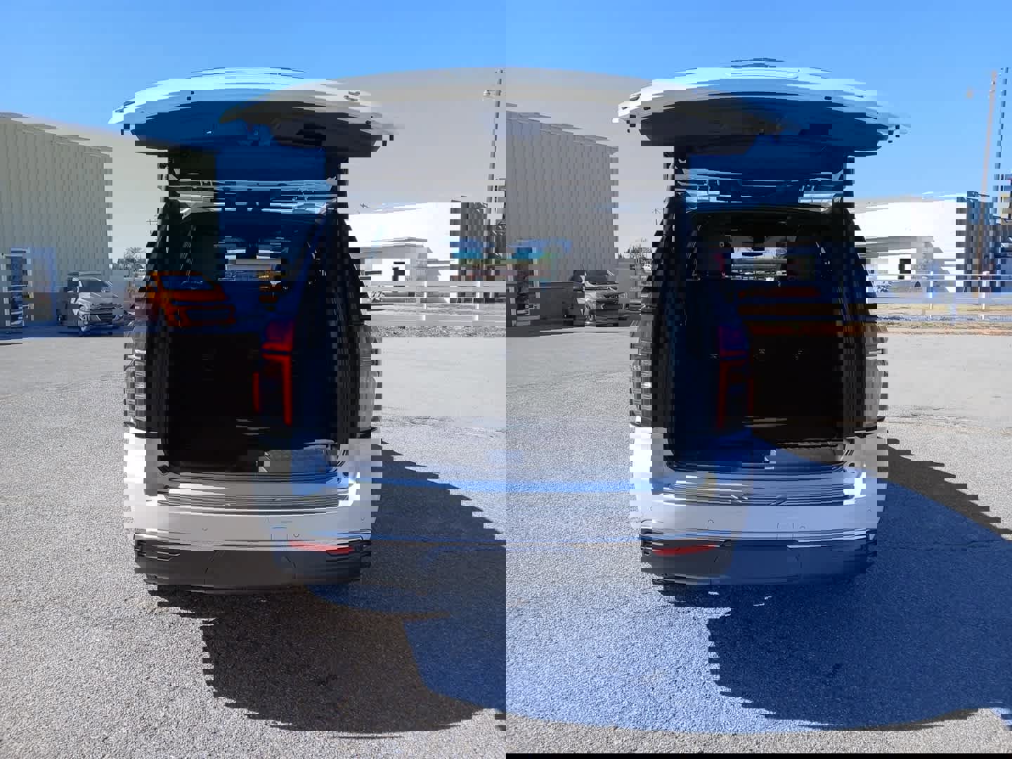 Used 2021 Chevrolet Tahoe LT w/ LT Signature Package image 6