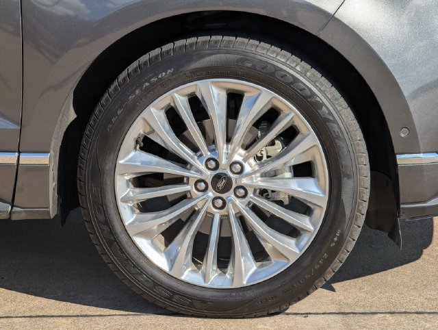 Used 2020 Ford Edge Titanium w/ Equipment Group 301A FWD image 10