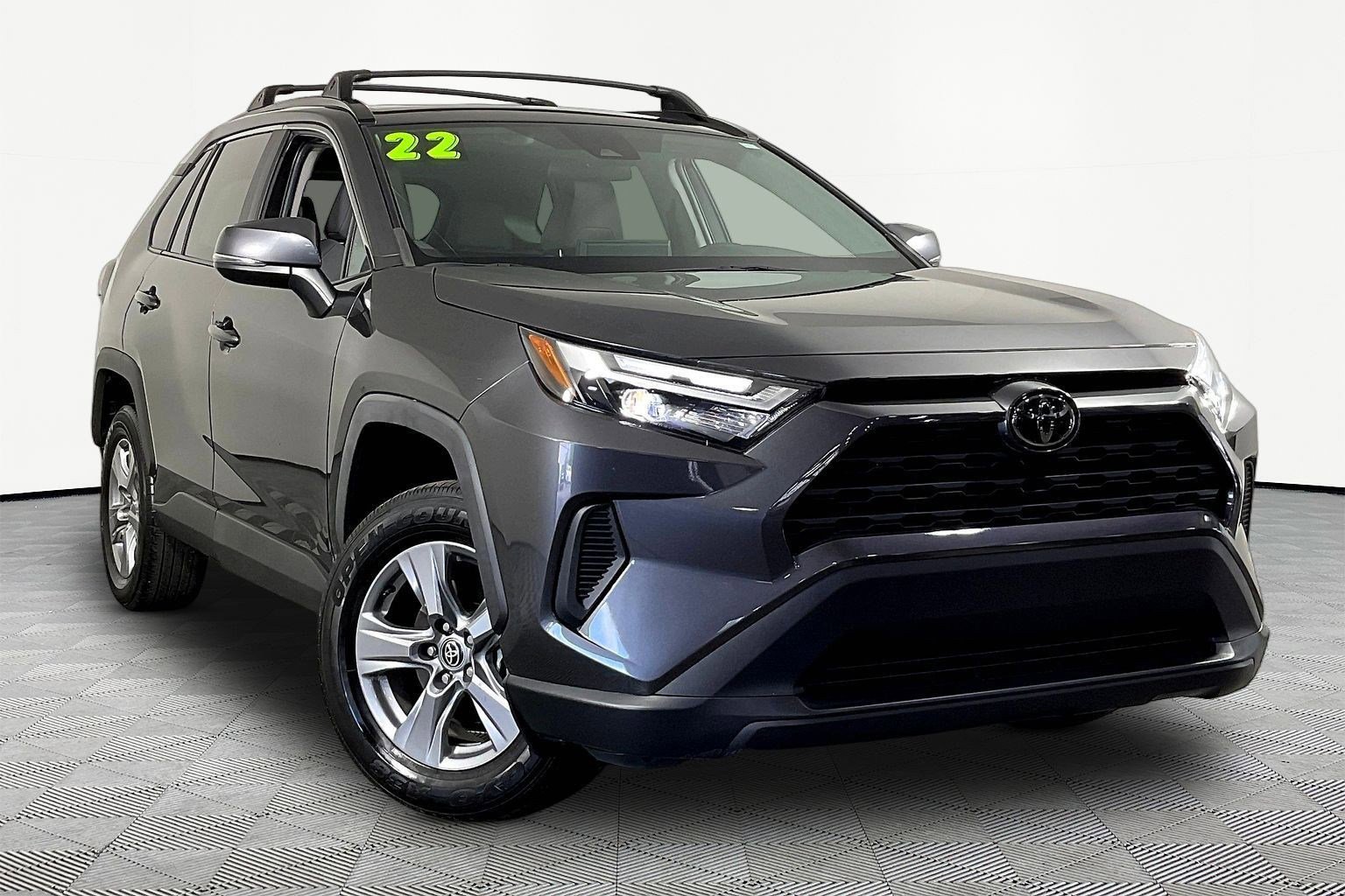 Used 2022 Toyota RAV4 XLE w/ Convenience Package image 3