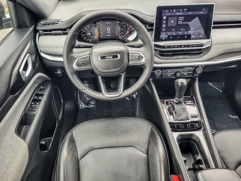 Used 2023 Jeep Compass Latitude image 11