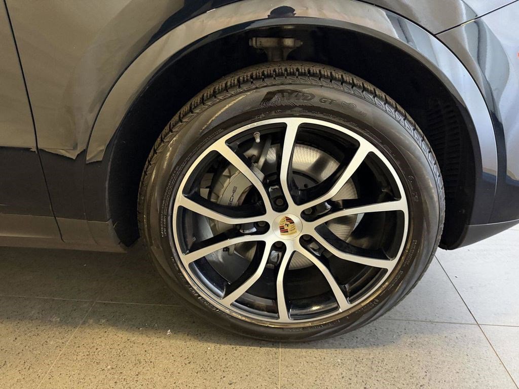 Used 2022 Porsche Cayenne S AWD/4WD image 21