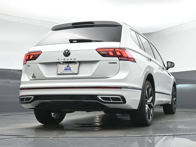 Used 2022 Volkswagen Tiguan SEL R-Line AWD/4WD image 16
