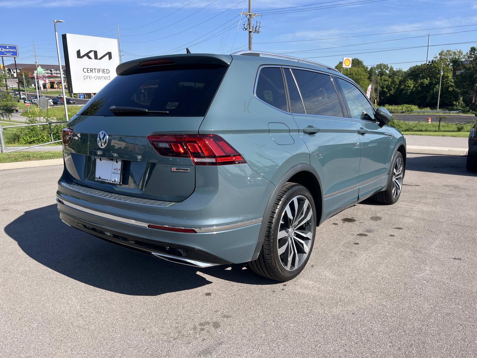Used 2020 Volkswagen Tiguan SEL Premium R-Line AWD/4WD image 3