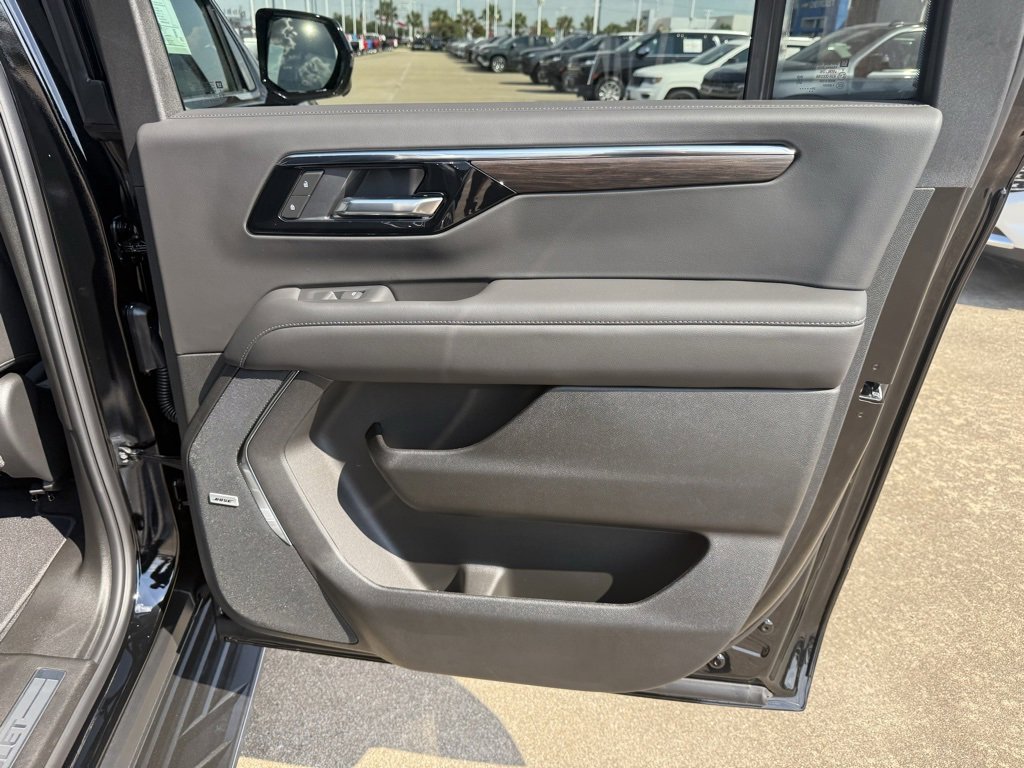 New 2026 Chevrolet Suburban LT w/ Comfort Package image 38