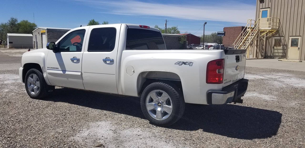 Used 2011 Chevrolet Silverado 1500 LTZ w/ LTZ White Diamond Edition AWD/4WD image 3