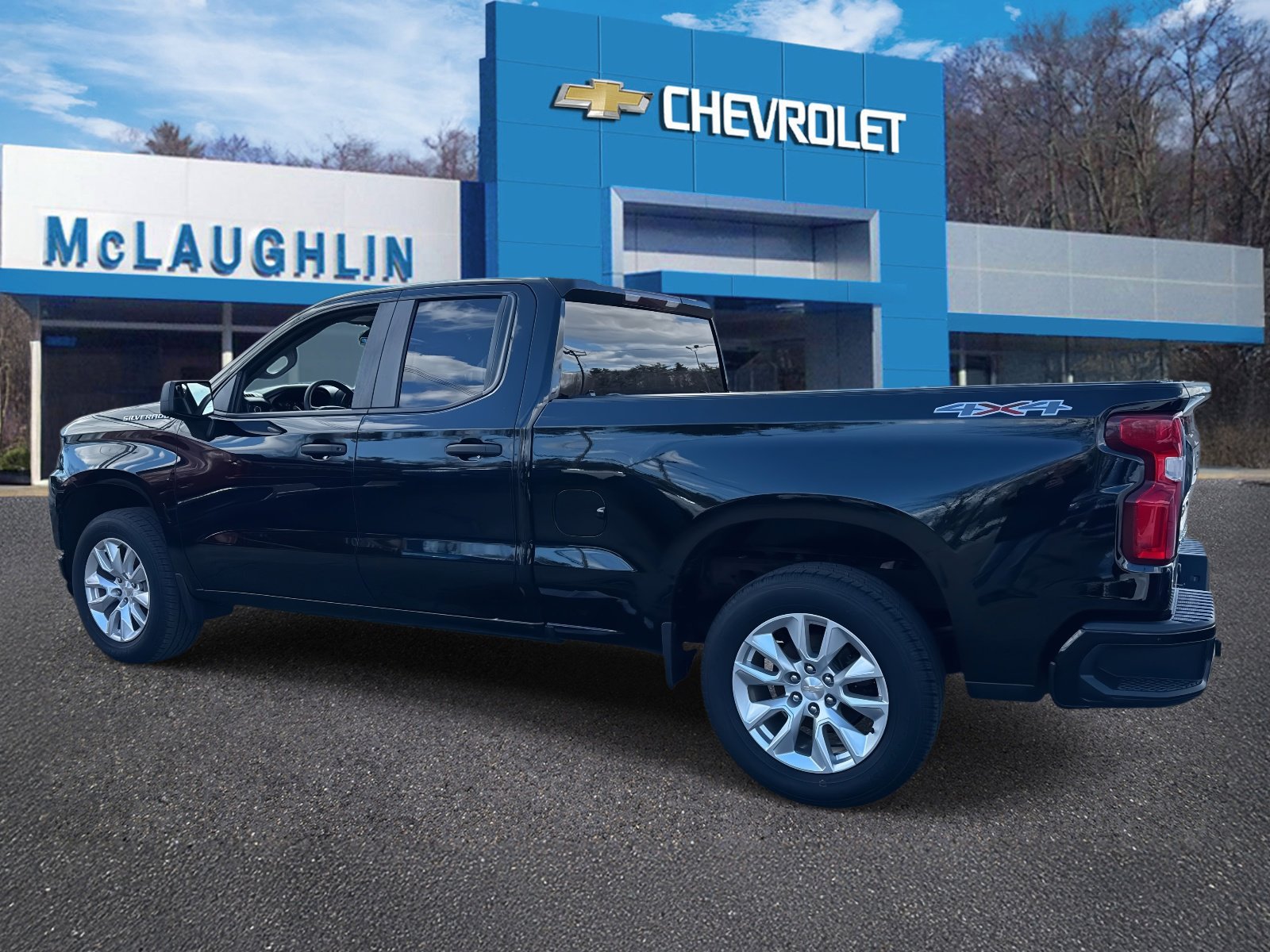 Used 2020 Chevrolet Silverado 1500 Custom w/ Custom Value Package image 2