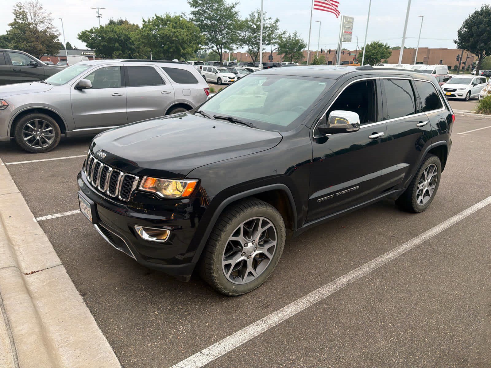 Used 2019 Jeep Grand Cherokee Limited w/ Trailer Tow Group IV AWD/4WD image 2