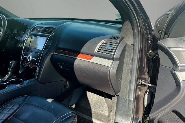 Used 2019 Ford Explorer Platinum AWD/4WD image 27