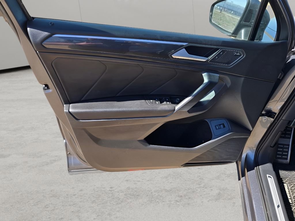 Used 2021 Volkswagen Tiguan SEL Premium R-Line image 11