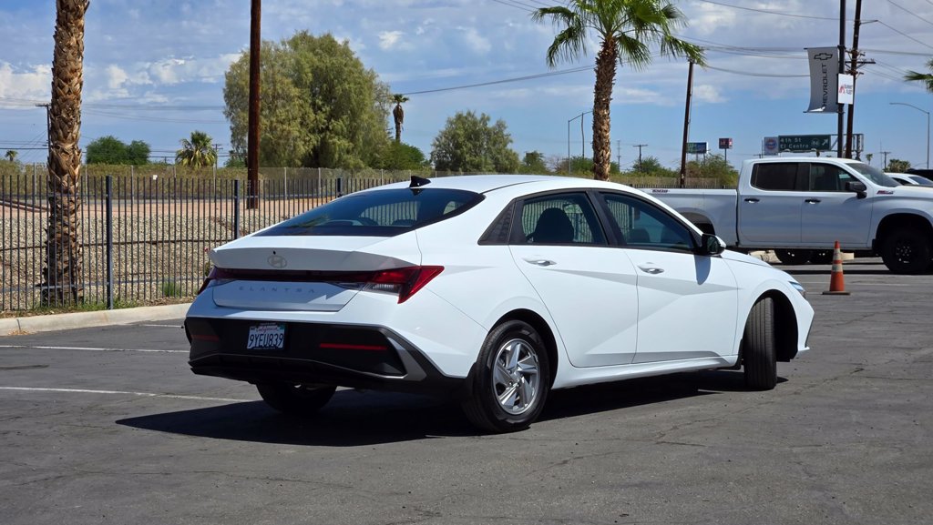 Used 2026 Hyundai Elantra SE FWD image 4