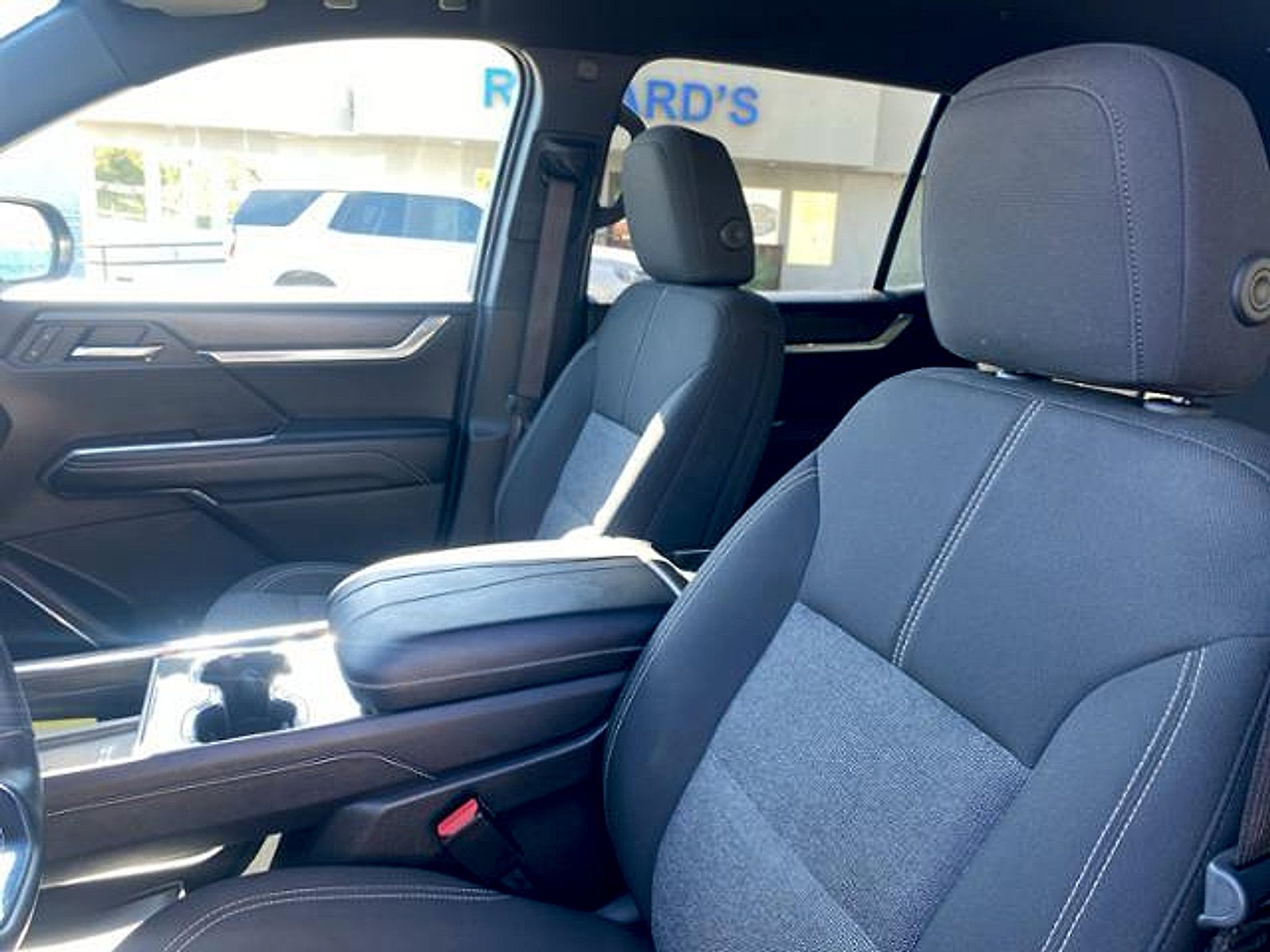 Used 2025 GMC Acadia Elevation AWD/4WD image 28