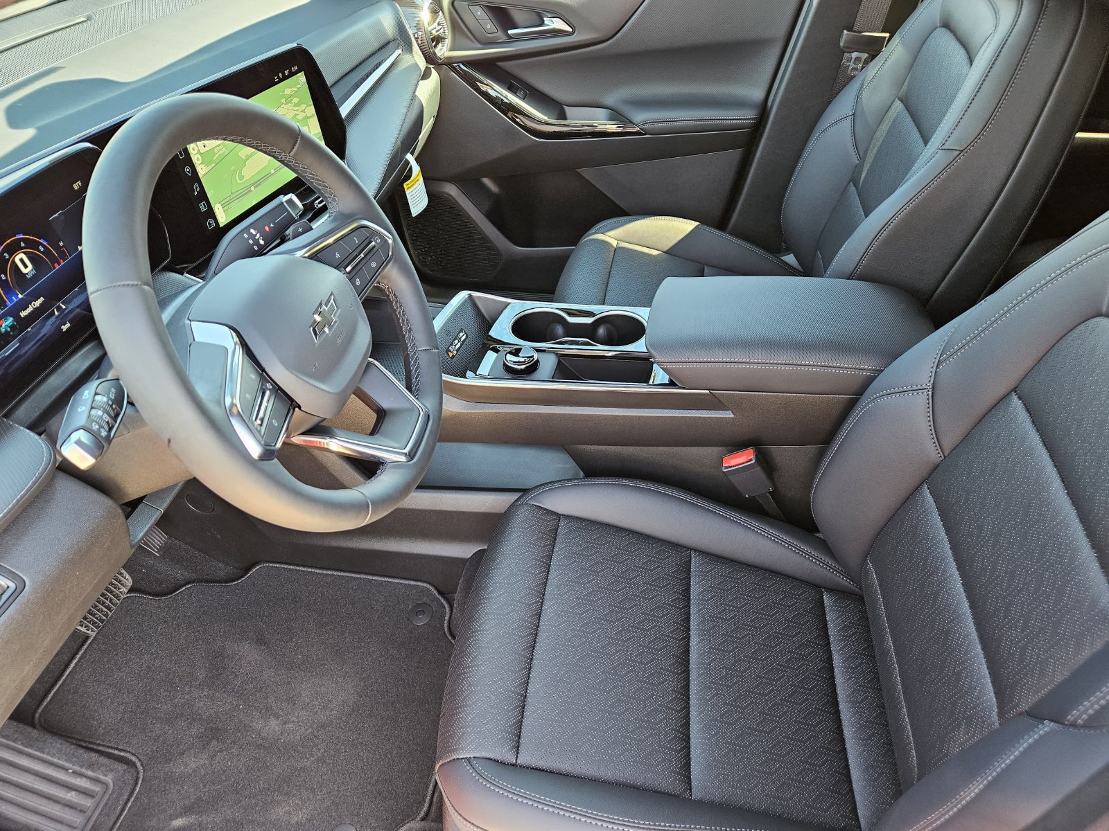New 2027 Chevrolet Equinox LT w/ Convenience Package II FWD image 14