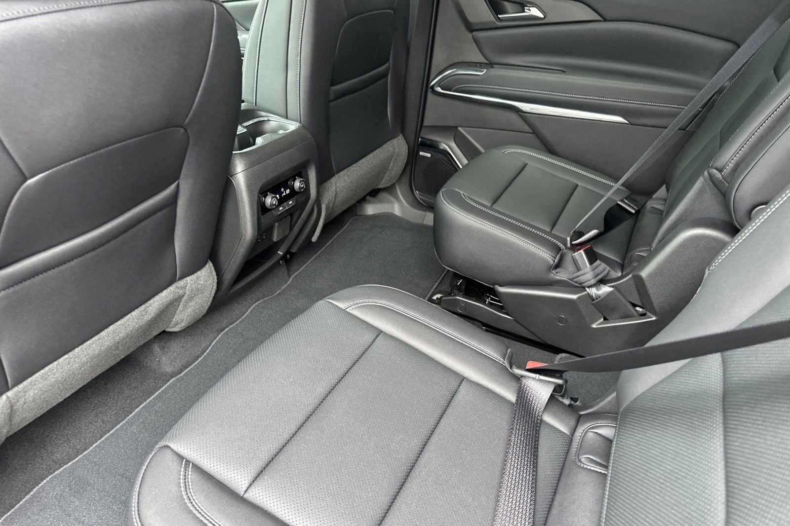 New 2025 Chevrolet Traverse LT w/ Enhanced Driving Package FWD image 13