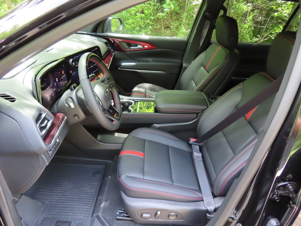 New 2026 Chevrolet Traverse RS w/ LPO, Floor Liner Package AWD/4WD image 24